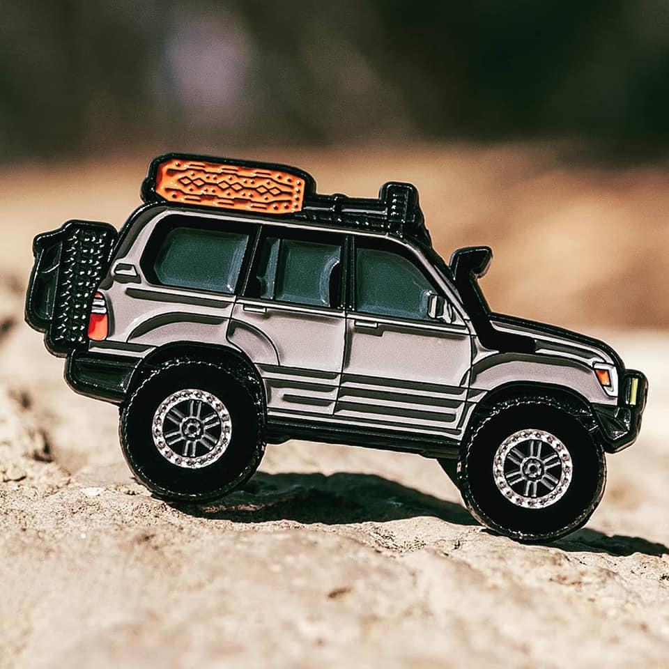 UZJ100 - Enamel Pin - Lupo Grigio - Merch-Mkt